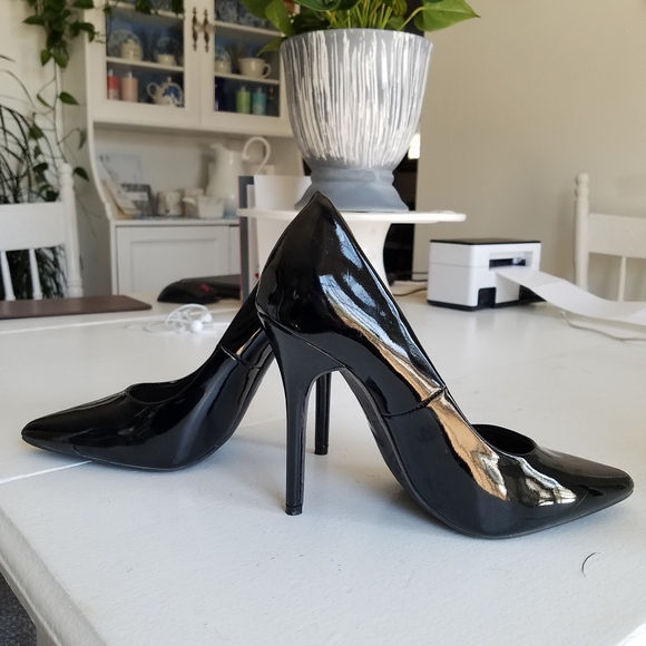 Forever 21 Shoes - Forever 21 High Heels Patent Black 8.5